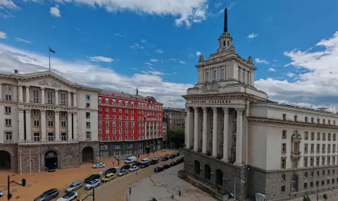 Начало и на новия политически сезон. Очаква се президентът да връчи първия мандат за съставяне на правителство - 1
