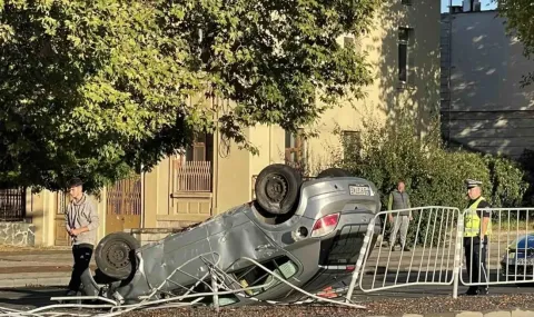 Катастрофа на булевард в Пловдив: кола се преобърна по таван