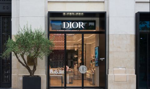 Dior иска обезщетение от Valentino заради ревю в Рим - 1