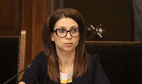 Искра Михайлова пред ФАКТИ: В този си вид Планът за възстановяване прави повече от 50 000 безработни в енергетиката - 1