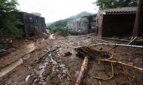 Поройните дъждове в Сеул отнеха живота на 9 души - 1