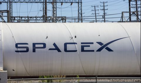 Включват SpaceX в изграждането на станция около Луната - 1
