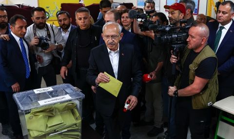 Съперникът на Ердоган! Кемал Кълъчдароглу гласува в Анкара - 1