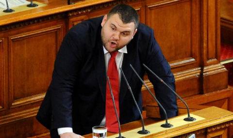 Връщането на Пеевски като депутат взриви социалните мрежи - 1