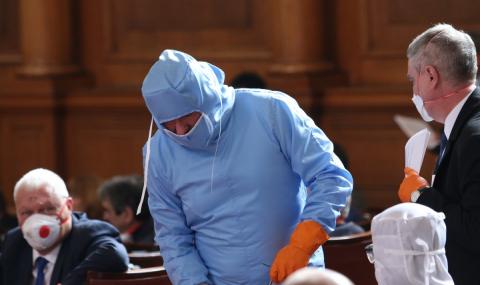 Караянчева към Марешки в парламента: Свалете маската, за да Ви познаят колегите - 1