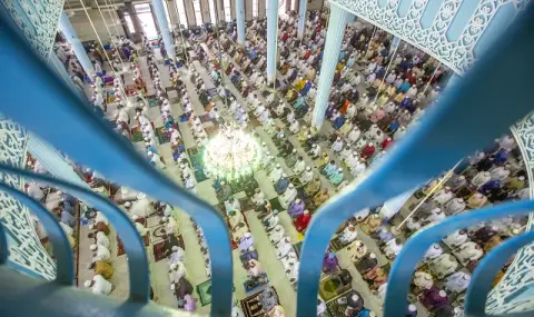 Спокойно начало в Йерусалим! Започнаха петъчните молитви от свещения за мюсюлманите месец Рамазан - 1
