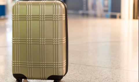 Изоставен куфар блокира района около Софийския университет - 1