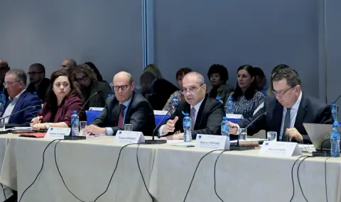  Караджов: През януари 2026 г. ще обявим втората процедура за електрически зарядни станции на стойност 19,5 млн. лева - 1