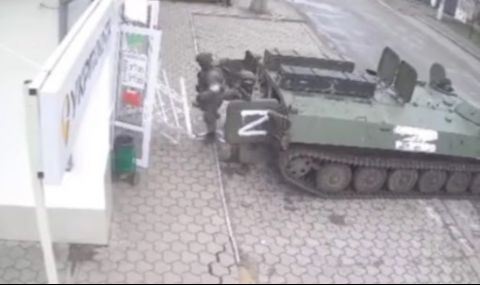 Руските „освободители” в Украйна продължават да разграбват магазините - 1