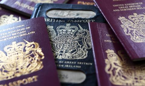 Ирония: Новите британски паспорти ще се правят в Полша - 1