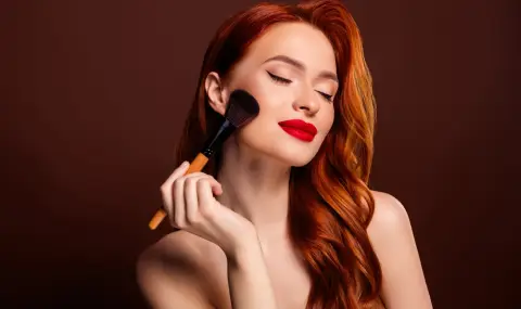 Гримьори посочиха основно правило преди макиаж; Стилисти изброиха дрехите, които добавят възраст - 1