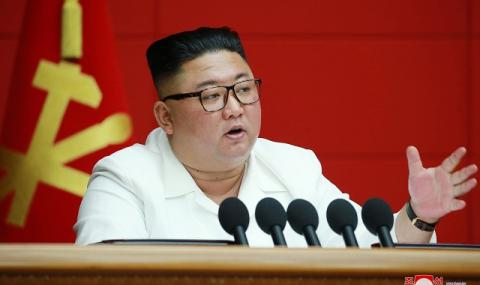 Жив е! Пхенян показа снимки на Ким Чен Ун след новите слухове за влошено здраве - 1