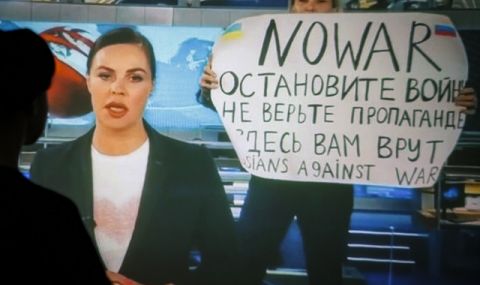 Руските власти задържаха журналистката, противопоставила се на войната в Украйна - 1