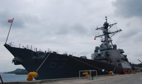 Американски боен кораб вдигна китайски изтребители - 1