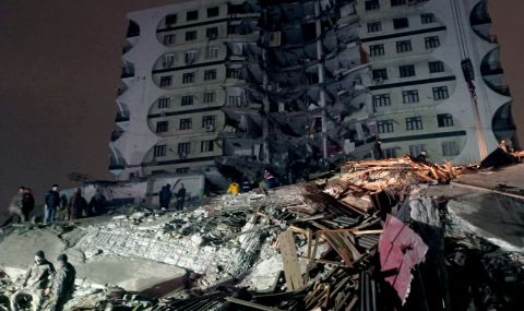 Силно земетресение удари Турция, стотици загинали - 1