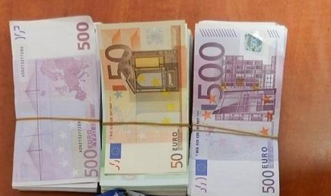 Митничари откриха 130 000 евро в кутии с бисквити - 1