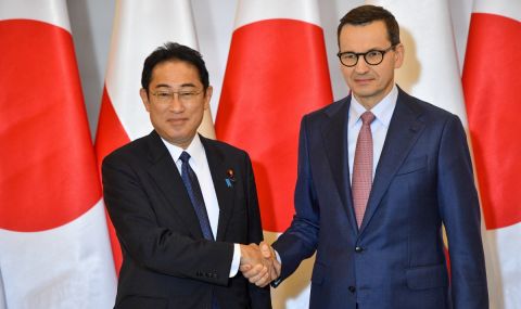 Японският премиер пристигна в Полша след визитата си в Украйна - 1