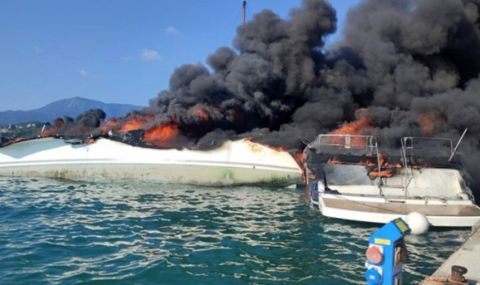 Четири яхти изгоряха на марината на остров Корфу - 1