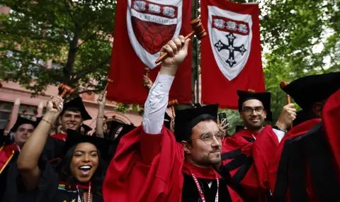 Харвард коментира забраната на Тръмп: Това е поредната незаконна репресивна мярка - 1