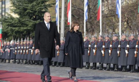 Радев посрещна президента на Гърция Катерина Сакеларопулу - 1