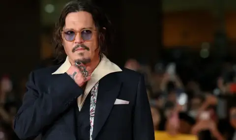 Шарлиз Терон обърна гръб на Джони Деп по време на ревю в Париж (ВИДЕО) - 1