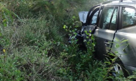 Автомобил, в който са пътували две деца, катастрофира край Симитли - 1