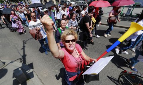 Протестът на учителите в Румъния продължава - 1
