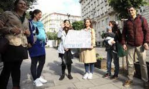 Родители поискаха ваучери за неприетите си деца в градини и ясли - 1