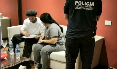 Роналдиньо арестуван в Парагвай с фалшив паспорт (ВИДЕО+СНИМКИ) - 1