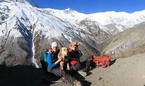 Вдъхновяващо: Незрящо българско семейство изкачи 5000 м в Непал - 1