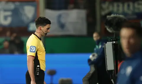 Революция във футбола преди Мондиал 2026: ВАР влиза при втори жълт, край на бавенето - 1