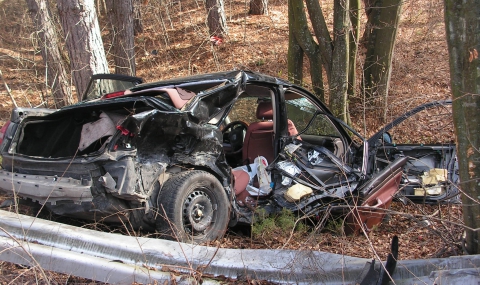 20-годишен шофьор е с опасност за живота след катастрофа - 1