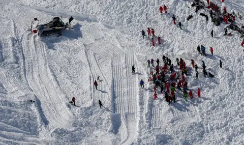 Five skiers killed in two avalanches in the French Alps  - 1