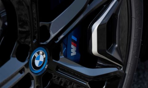 BMW прави промяна в легендарната си емблема - 1