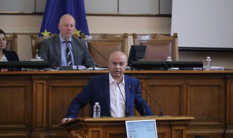 Георги Свиленски към управляващите: Прекроявате Закона за здравното осигуряване, за да намерите удобния човек - 1