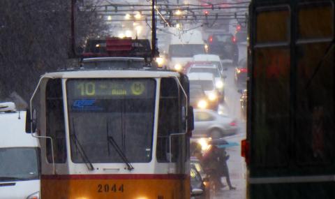 Трамвай осакати жена при нелеп инцидент в София - 1