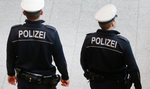 4 ранени при атака с нож във Франкфурт - 1