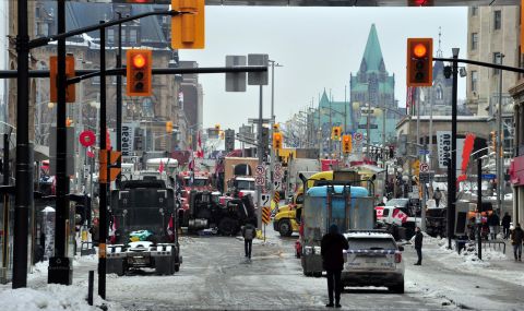 Канадски министри определиха като незаконно блокирането на мост от протестиращи - 1