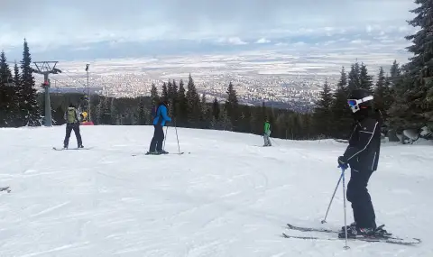 Отменят нощното ски каране на Боровец заради високите температури  - 1
