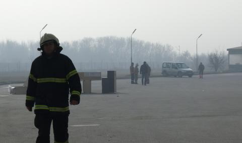 Пожар в склад в промишлената зона във Варна - 1