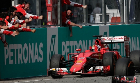 Екълстоун: Фетел не печели заради Ferrari - 1