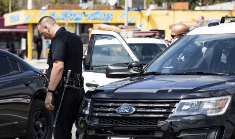 Тревога в Сан Франциско! Кола се вряза в китайското консулство в града, полицията застреля шофьора - 1