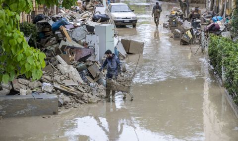 Италия планира мерки за помощ след катастрофалните наводненията в Емилия Романя - 1