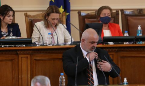 Манев: Безхаберното управление заслужава вот на недоверие за куп неща - 1