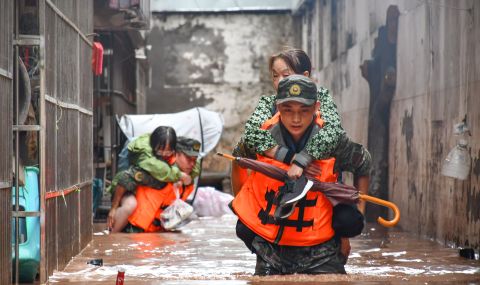 Поне 15 души са загинали при наводнения в Югозападен Китай - 1