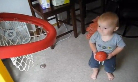 Уникат: Малък магьосник показва баскетбол на НБА (Видео) - 1