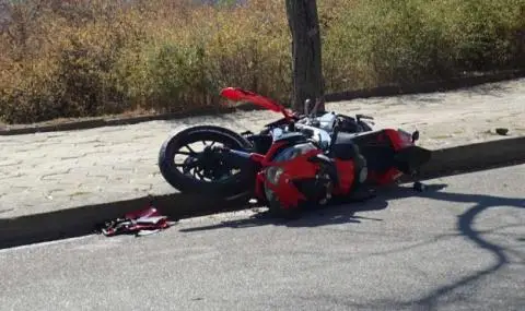 23-годишен мотоциклетист се блъсна в дърво и загина в Търговищко - 1