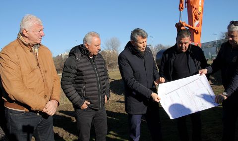 Христо Стоичков направи първа копка за изграждането на нов спортен комплекс в Пловдив - 1