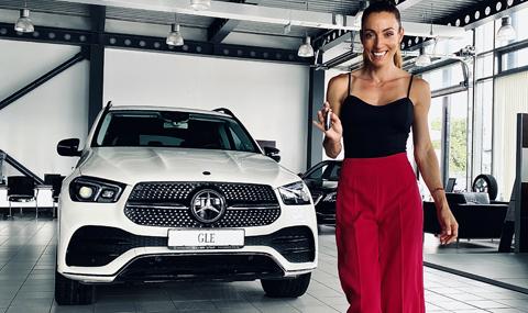 Ивет Лалова и новият ѝ Mercedes - 1