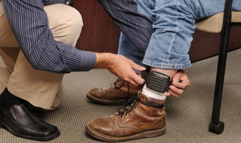 Слагат гривни на 200 престъпници - 1